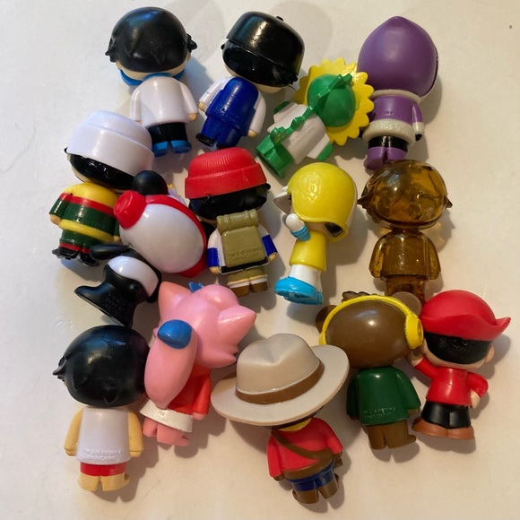 - Lot of 14 Ryan’s World 2” action figures - Picture 2 of 6